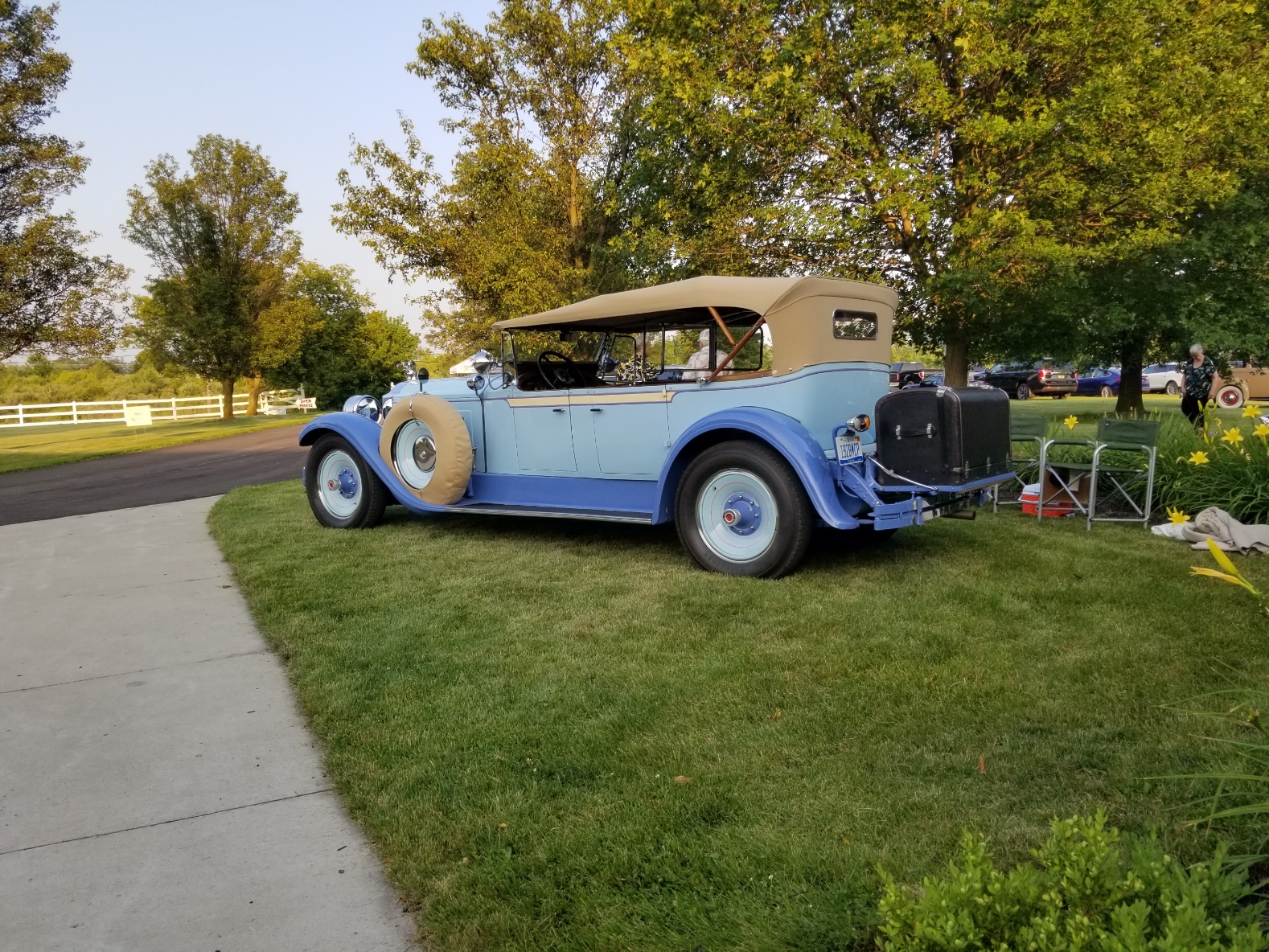 1928 Packard 443 Phaeton in two-tone Blue