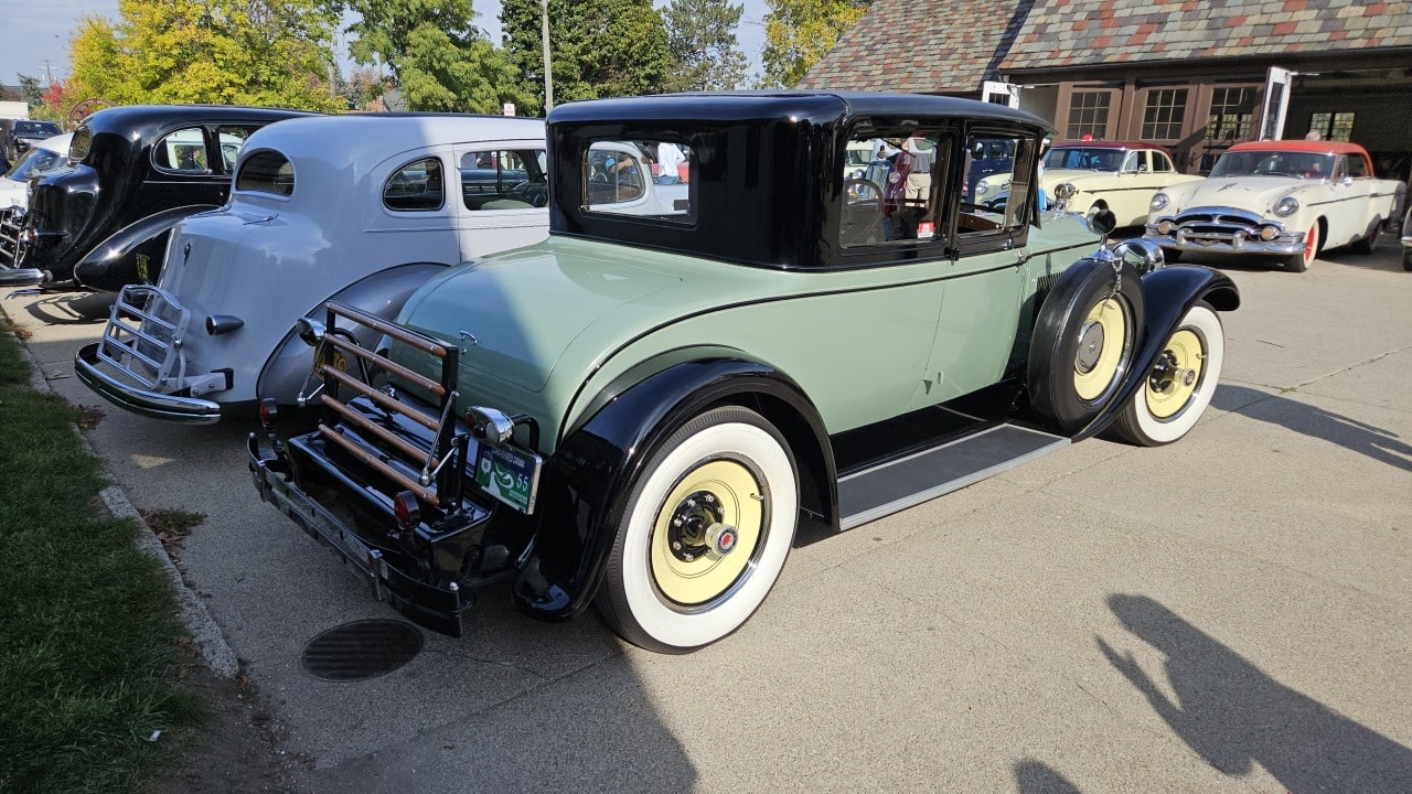 1927-Packard-Two-Door