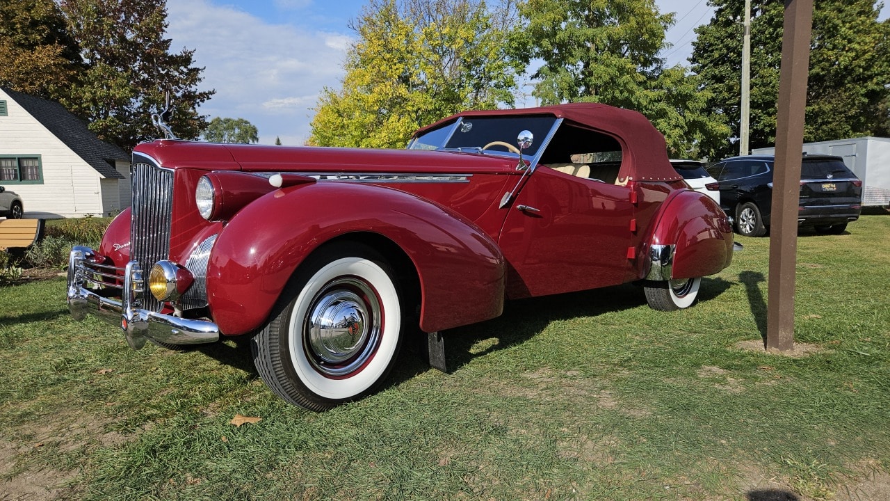 1940-Packard-120-1801-Darrin-Convertible-Victoria-owned-by-Lois-and-Neal-Porter