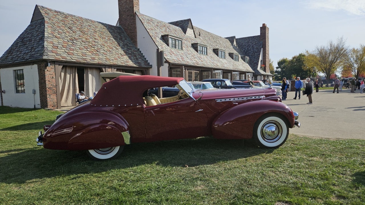1940-Packard-120-1801-Darrin-Convertible-Victoria-owned-by-Lois-and-Neal-Porter1