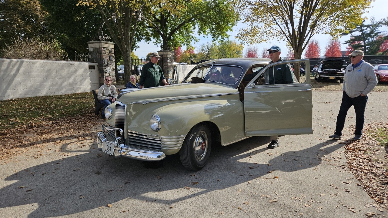 1942-Packard-Clipper-offers-taxi-service-during-Open-House_