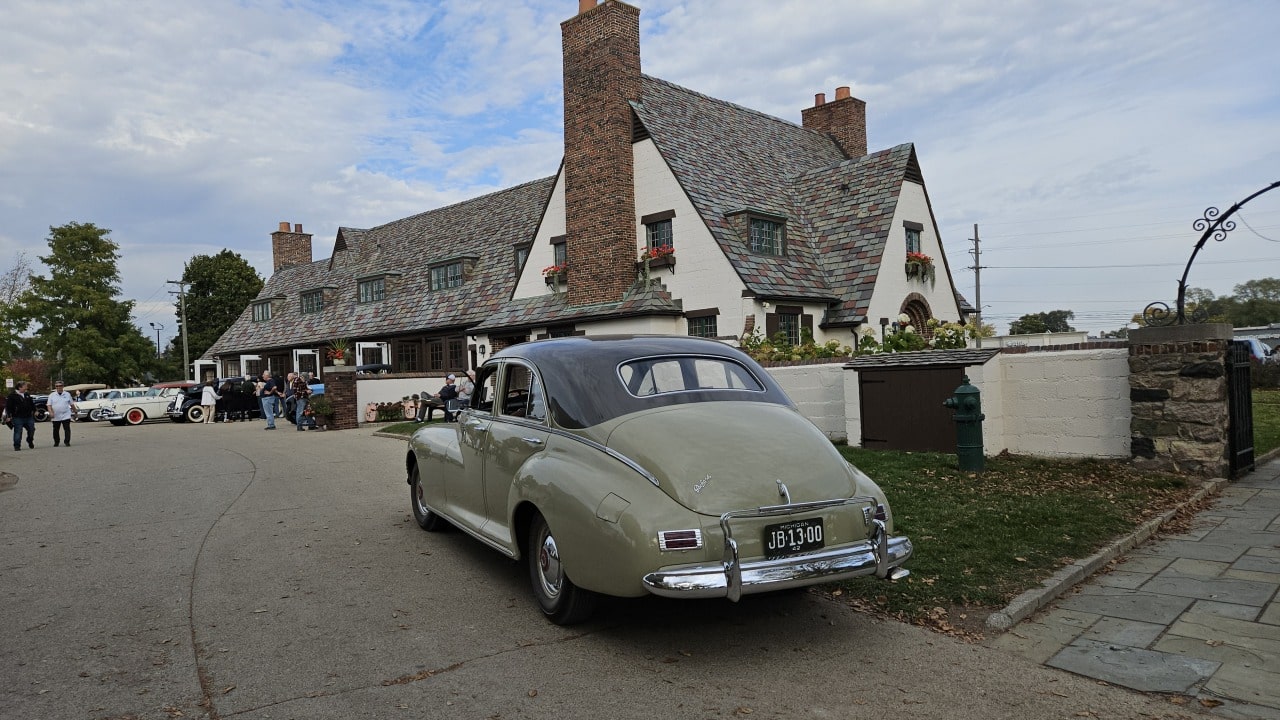 1942-Packard-Clipper-sedan-offers-taxi-service-during-Open-House_